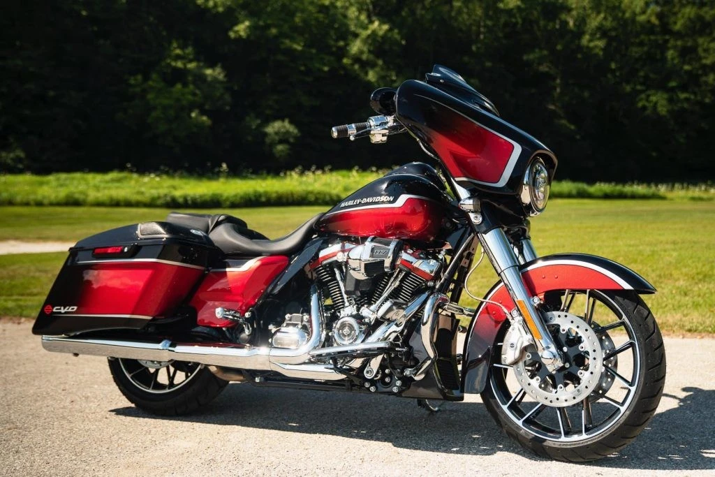 Harley Davidson CVO Street Glide (2021)