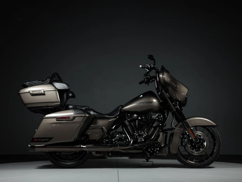 Harley Davidson CVO Street Glide (2021)