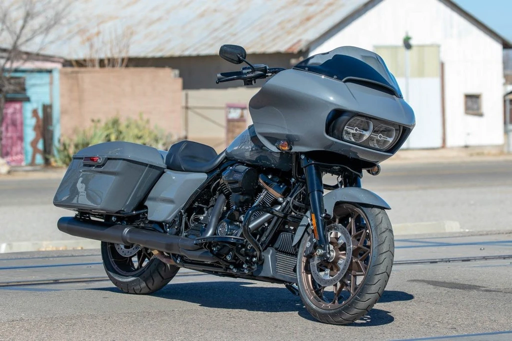 Harley Davidson Road Glide ST (2022)