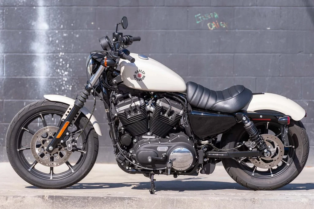 Harley Davidson XL 883Sportster Iron (2022)