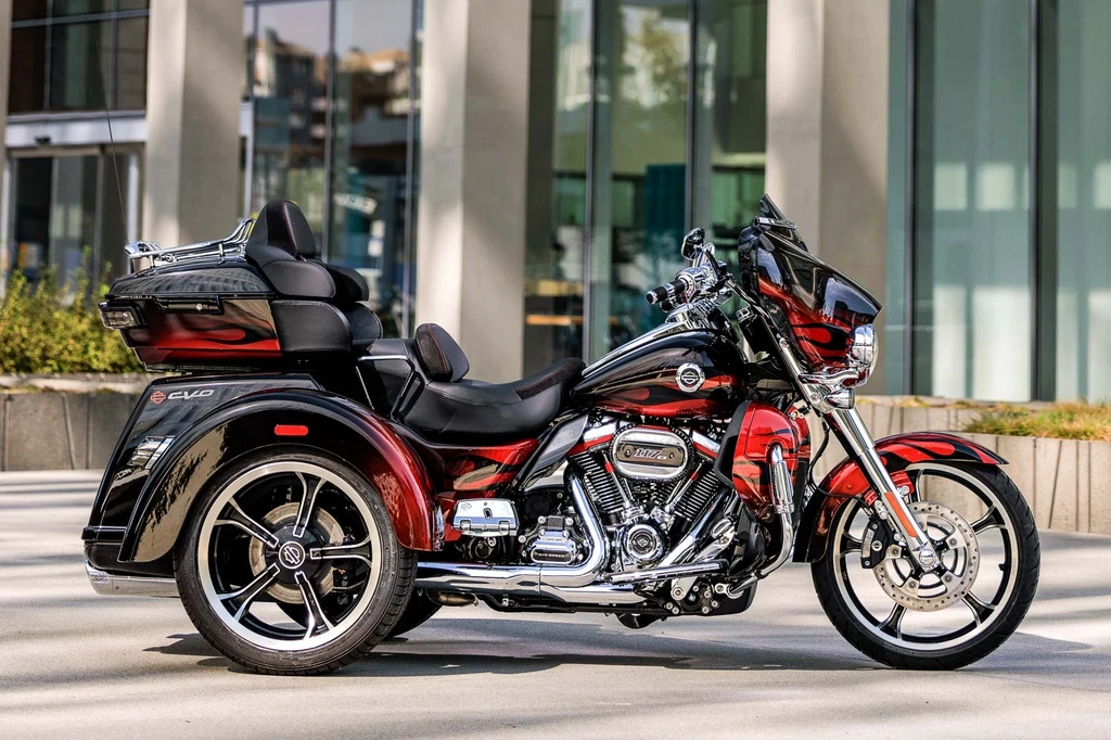 Harley Davidson CVO Tri Glide FLHTCUTGSE (2022)