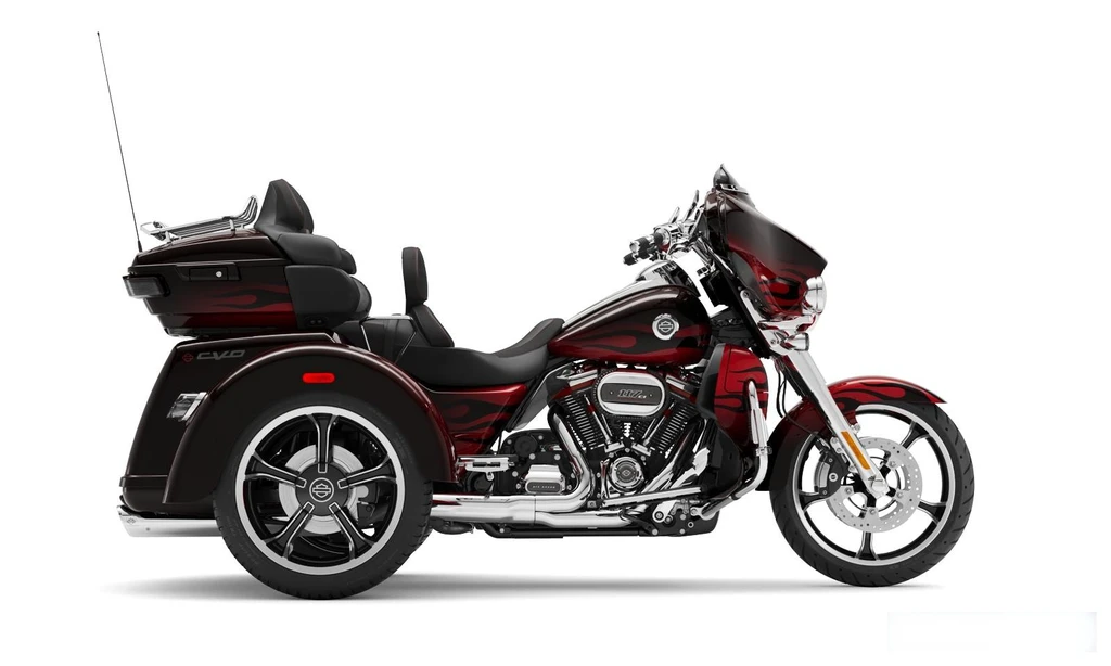 Harley Davidson CVO Tri Glide FLHTCUTGSE (2022)