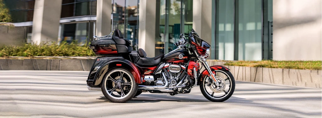 Harley Davidson CVO Tri Glide FLHTCUTGSE (2022)