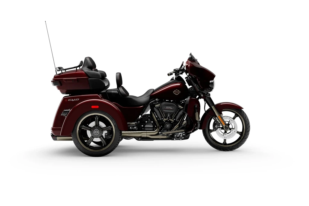 Harley Davidson CVO Tri Glide FLHTCUTGSE (2022)