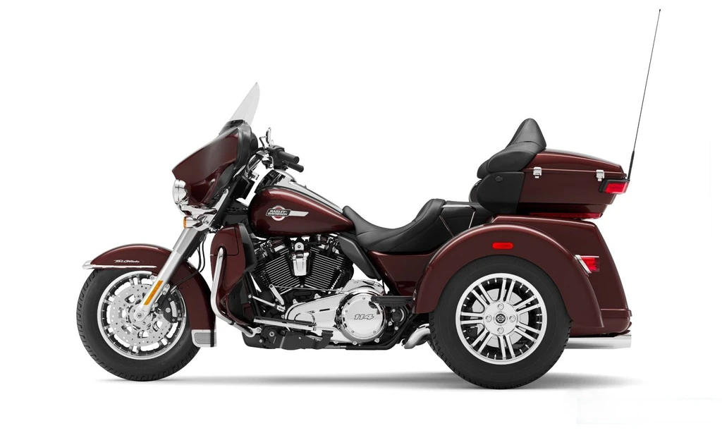 Harley Davidson CVO Tri Glide FLHTCUTGSE (2022)