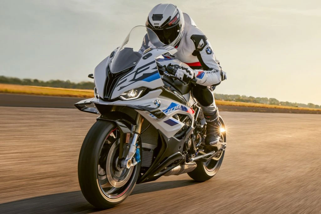 2023-bmw-s1000rr-3-throttlecraze.com-throttlecraze.com