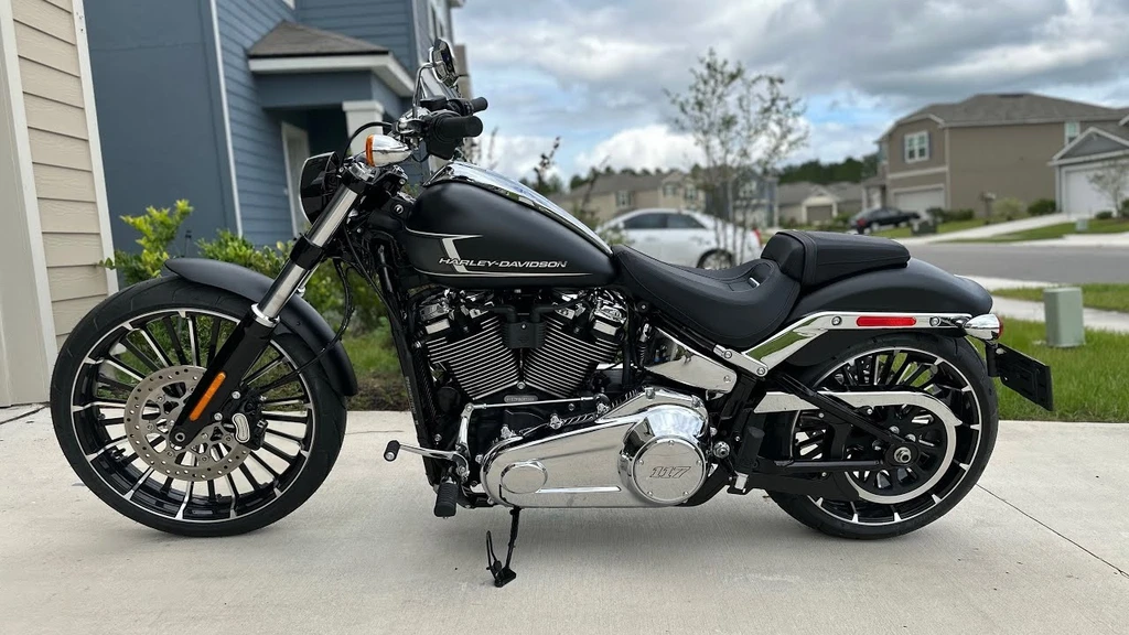 Harley Davidson Softail Breakout 117 (2023)