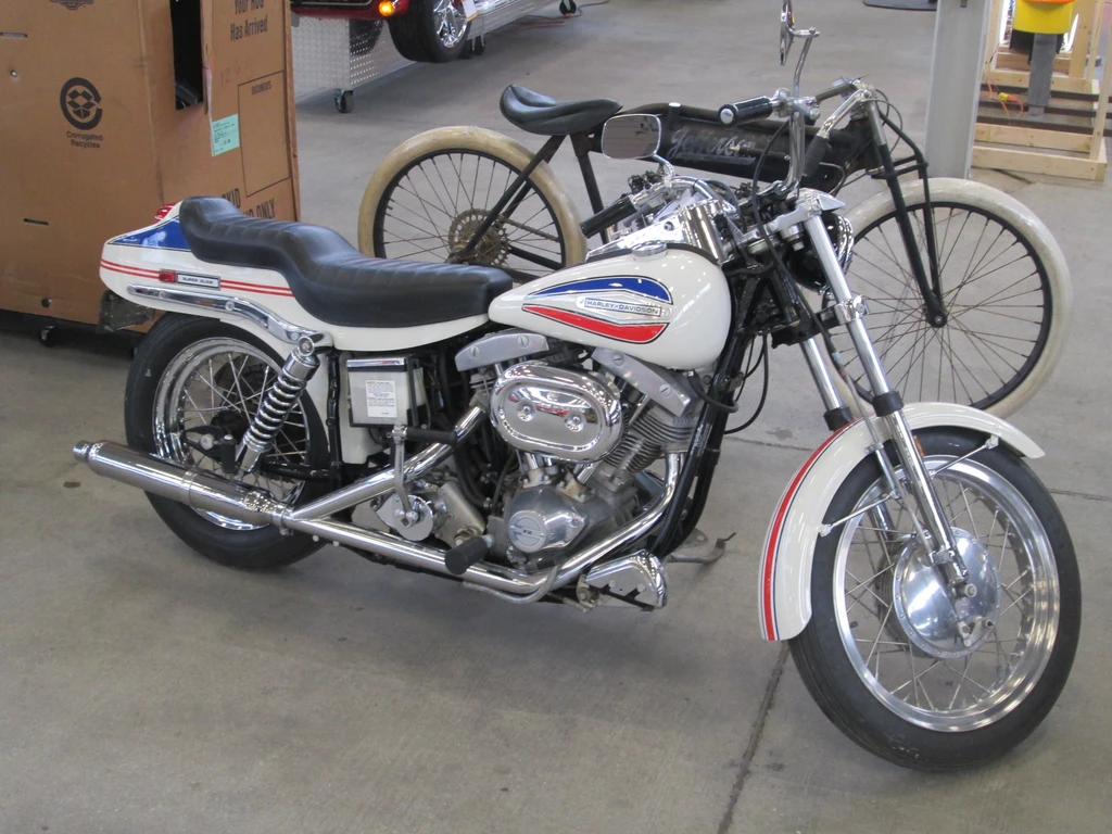 Harley Davidson FLH 1200 Super Glide (1973)