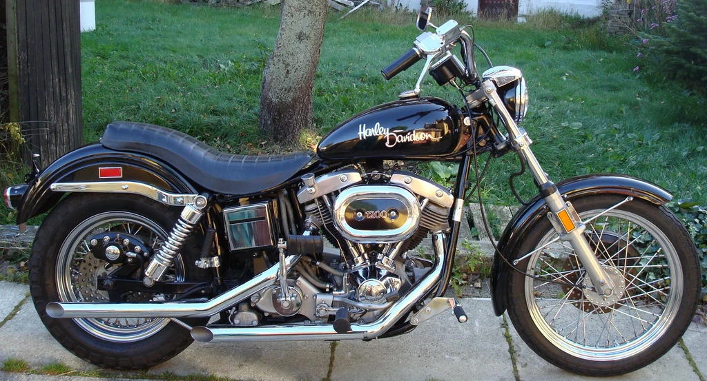 Harley Davidson FX 1200 Super Glide (1973)