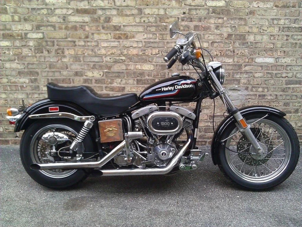 Harley Davidson FX 1200 Super Glide (1973)