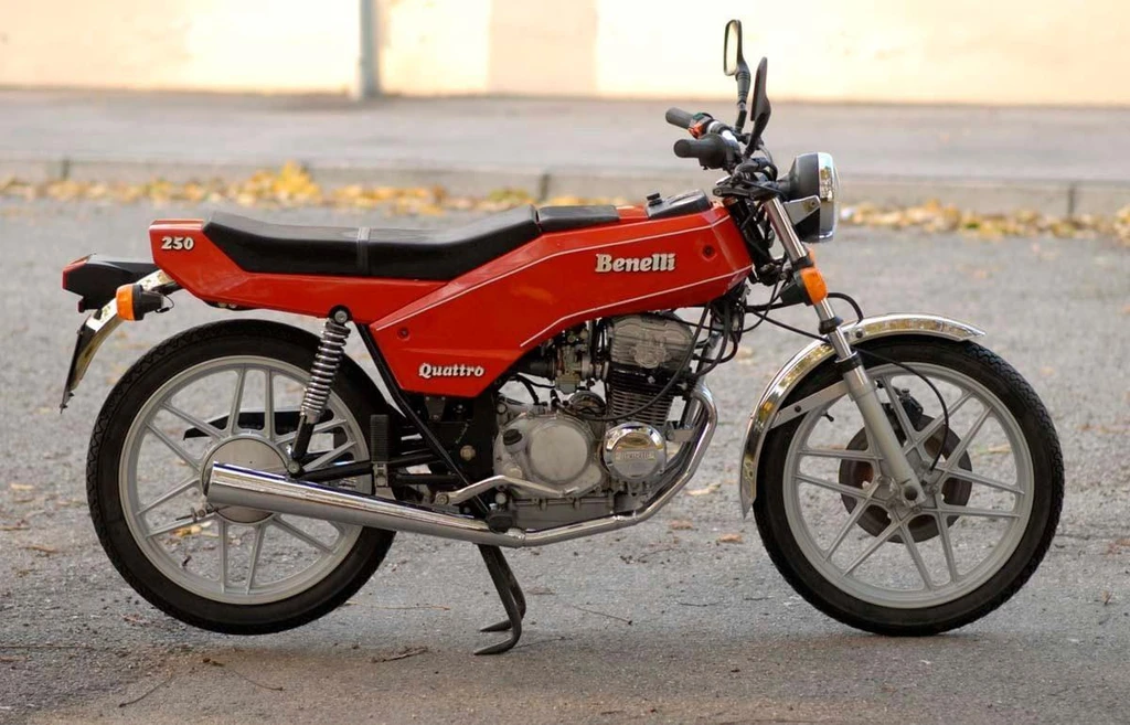 Benelli 250 Quattro (1975)