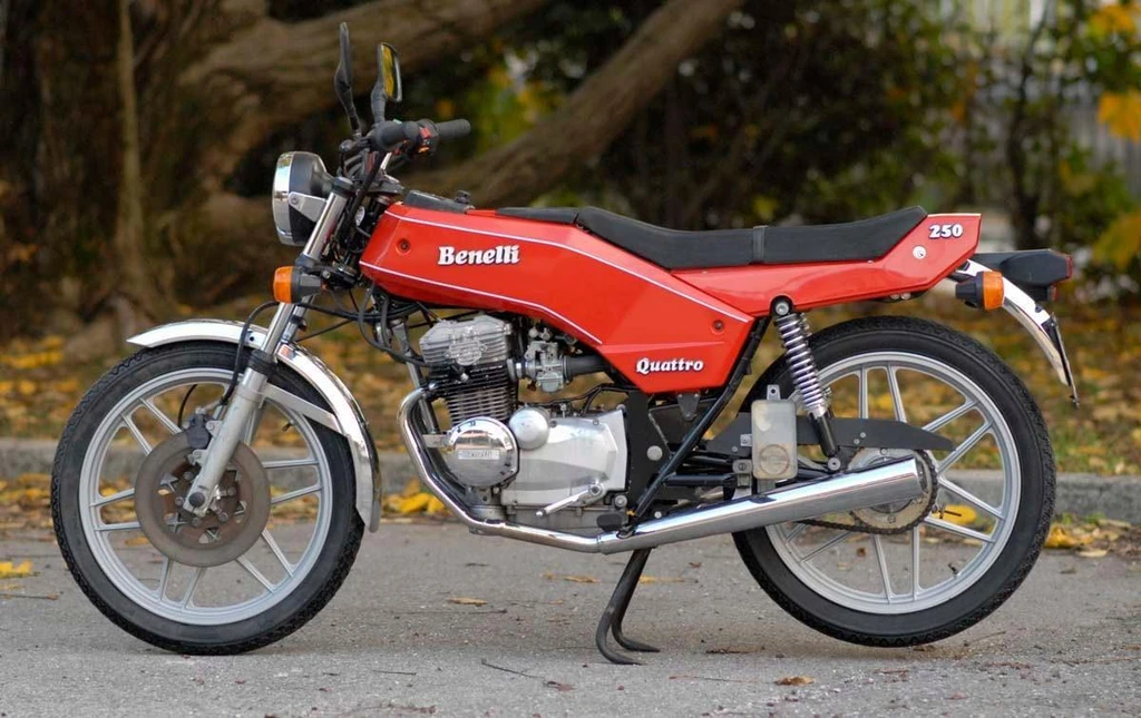 Benelli 250 Quattro (1975)