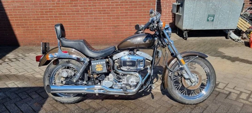 Harley Davidson FXE 1200 Super Glide (1974 - 77)
