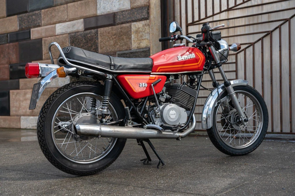 Benelli 250 2C (1976)