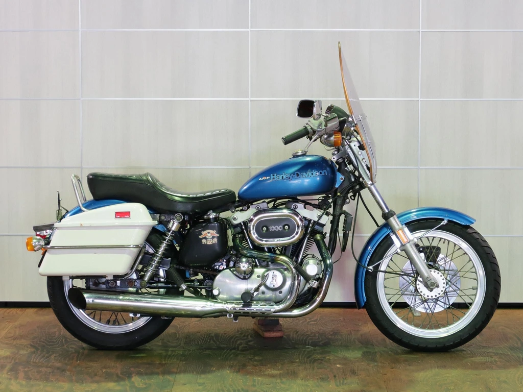 Harley Davidson XLT 1000 Touring Sportster "Baby Dresser". (1977)