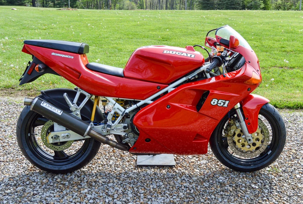 Ducati 851 Strada (1992)