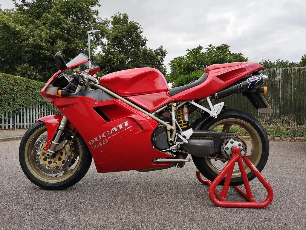 Ducati 748 Biposto (1997 - 98)