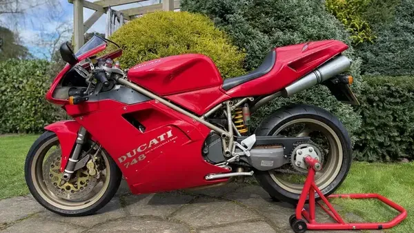 Ducati 748 Biposto (1997 - 98)
