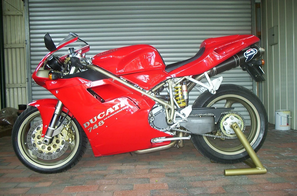 Ducati 748 Biposto (1997 - 98)