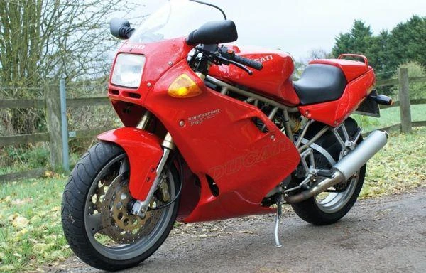 Ducati 750 Supersport (1997)