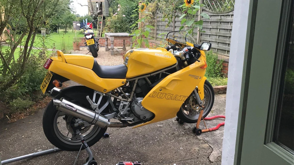 Ducati 750 Supersport (1997)
