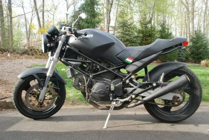Ducati Monster 750 Dark (1997)