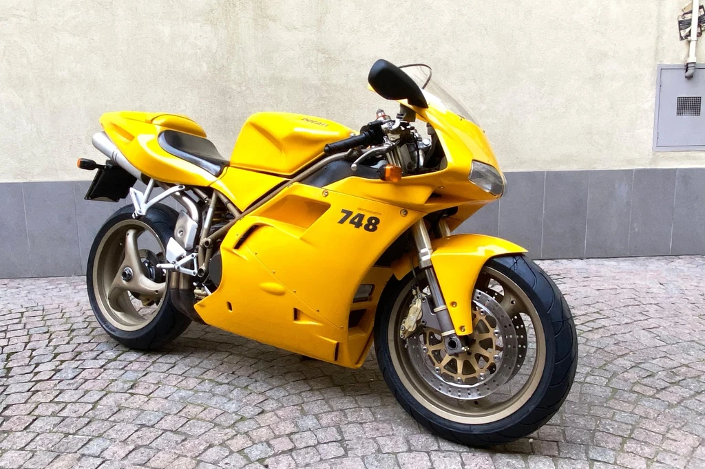 Ducati 748 Biposto (1999)