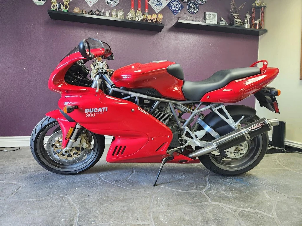 Ducati 900SS (2000)
