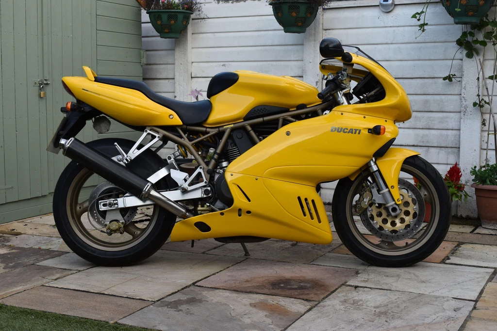 Ducati 900SS (2000)