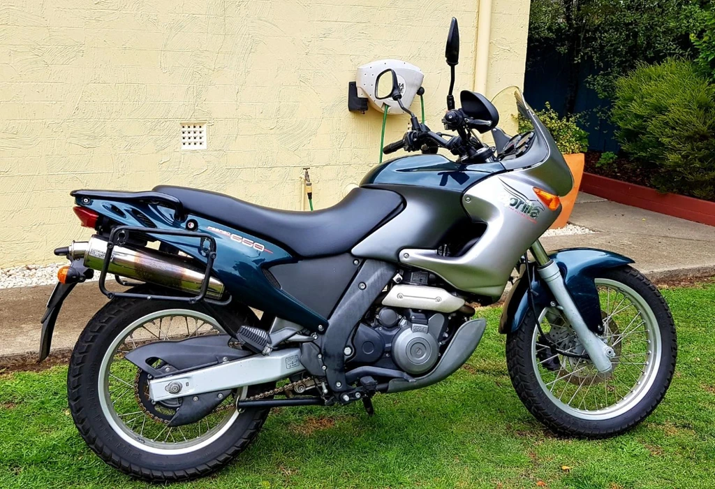 Aprilia Pegaso 650ie (2001 - 2002)