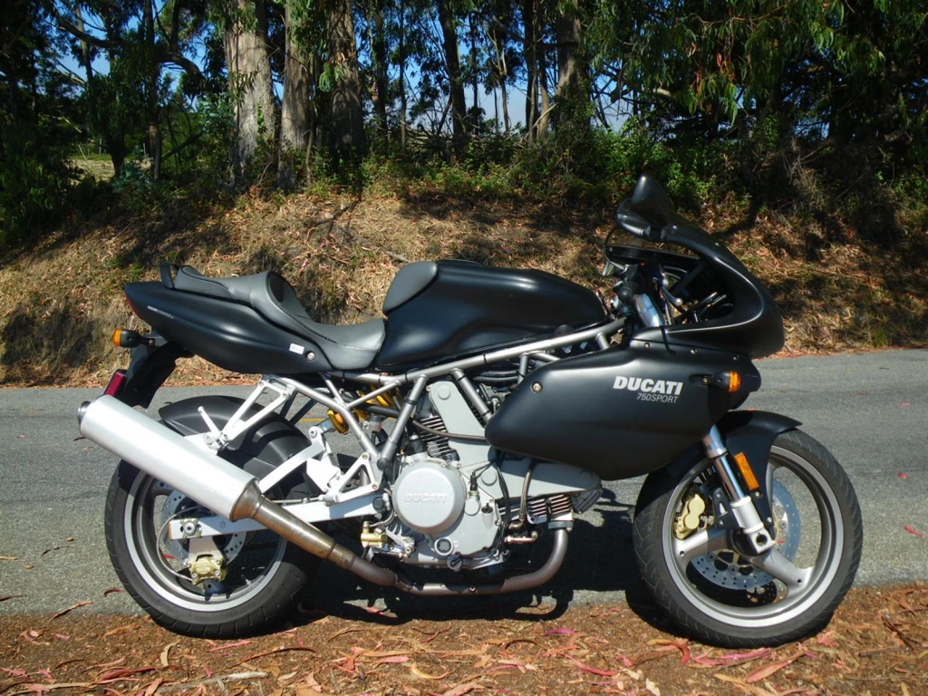 Ducati 750 Sport (2001 - 2002)