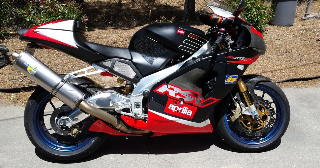 Aprilia RSV 1000 Mille R Haga Replica (2001)