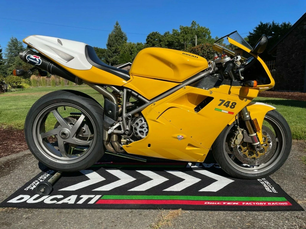Ducati 748S (2001)