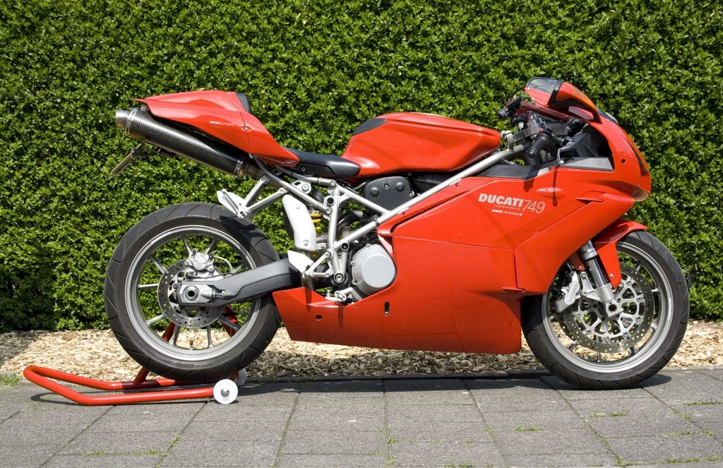 Ducati 749 (2003)
