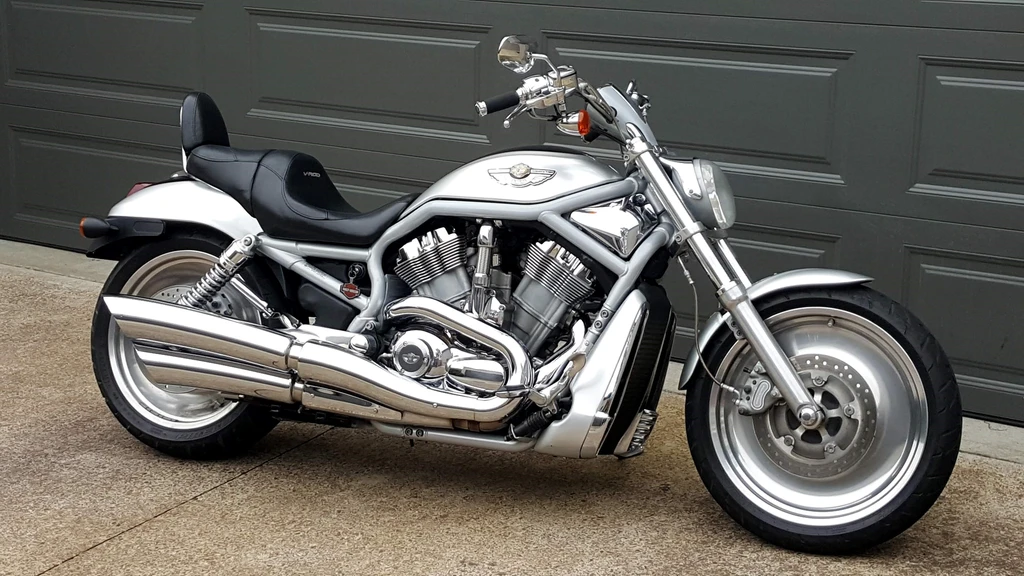 Harley Davidson VRSCA V-Rod 100th Anniversary Edition (2003)