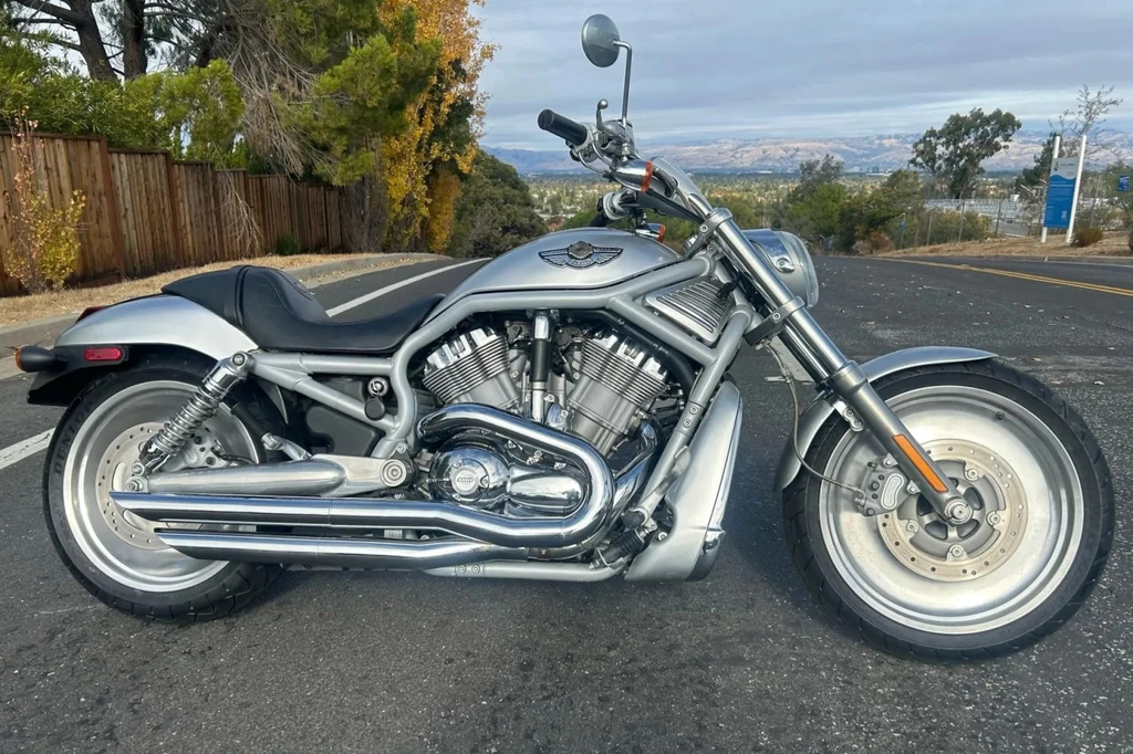 Harley Davidson VRSCA V-Rod 100th Anniversary Edition (2003)