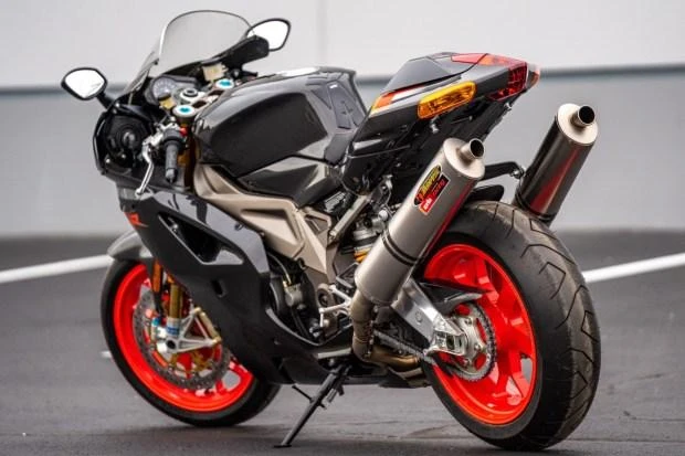 Aprilia RSV 1000R Nera (2004)