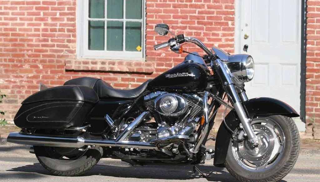 Harley Davidson FLHRS/I Road King Custom (2004 - 2005)