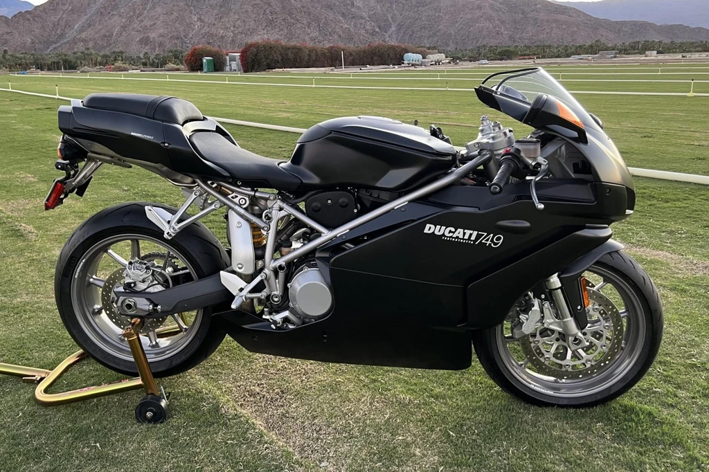 Ducati 749 Dark (2005)