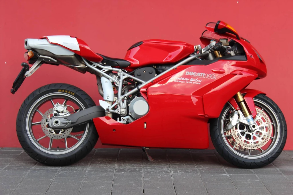 Ducati 999 S (2005)