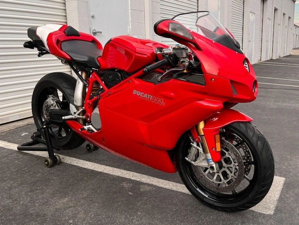 Ducati 999 S (2005)