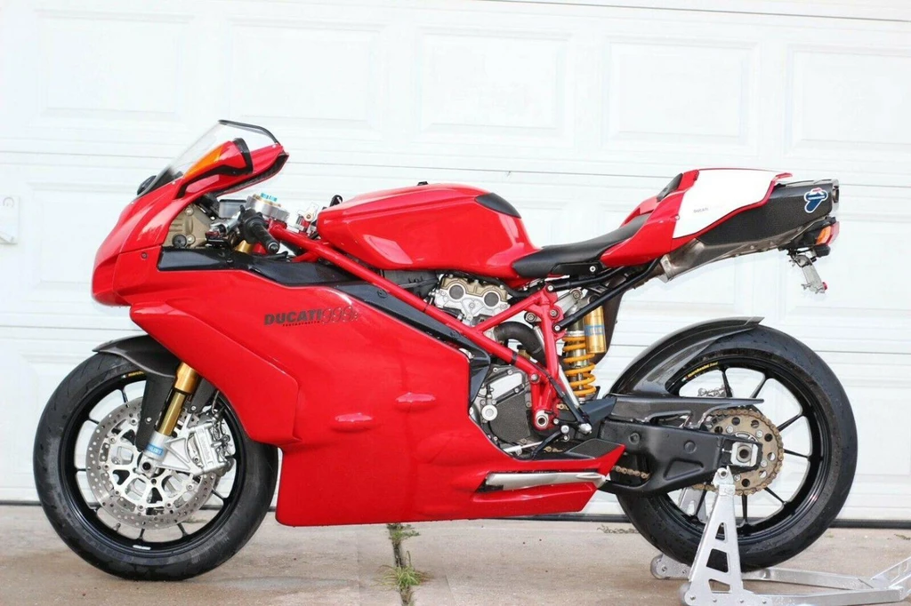 Ducati 999R (2005)