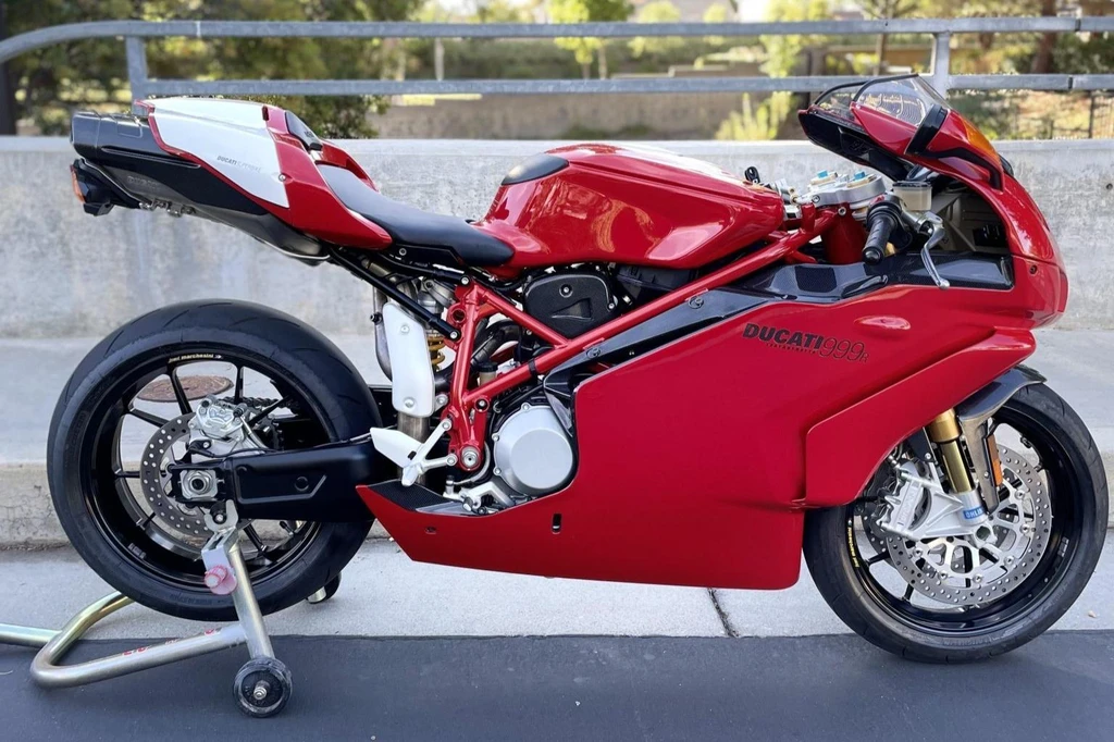 Ducati 999R (2005)