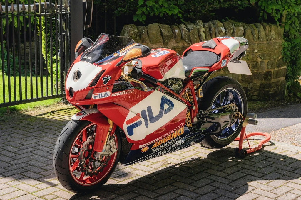 Ducati 999R Fila Toseland Replica (2005)