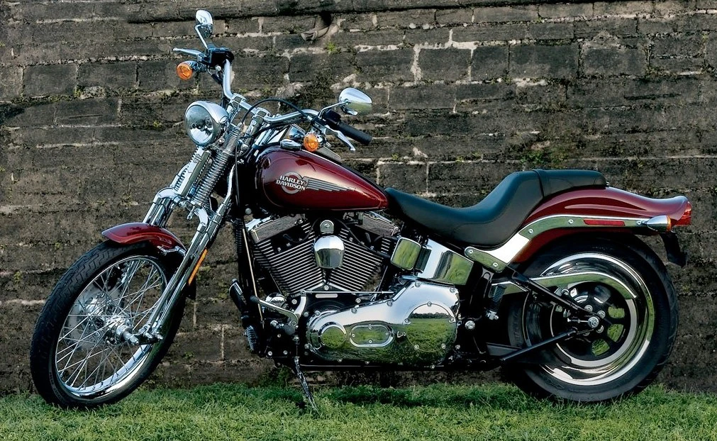Harley Davidson FXSTS/I Softail Springer (2005 - 2006)