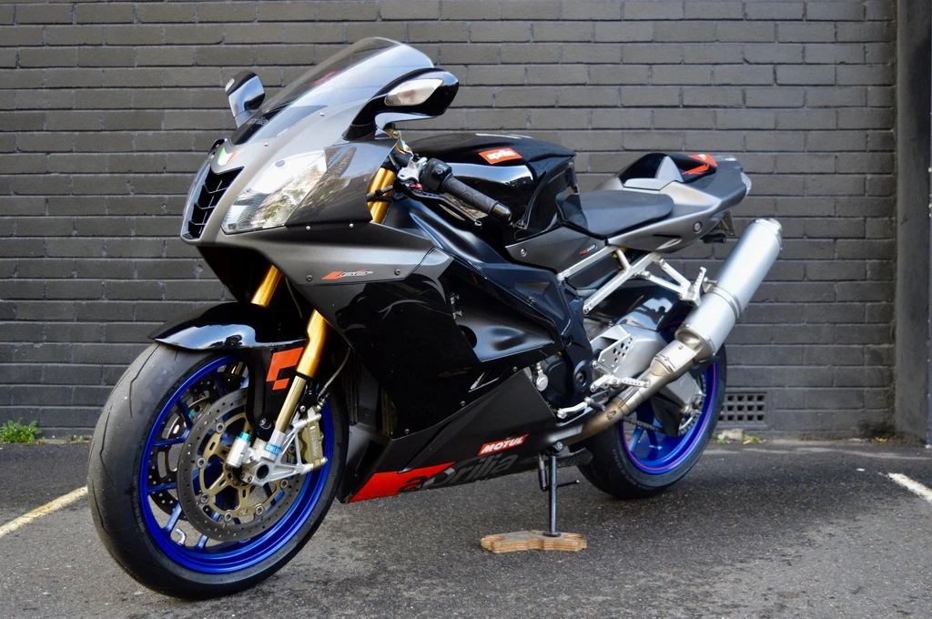 Aprilia RSV 1000R (2006)