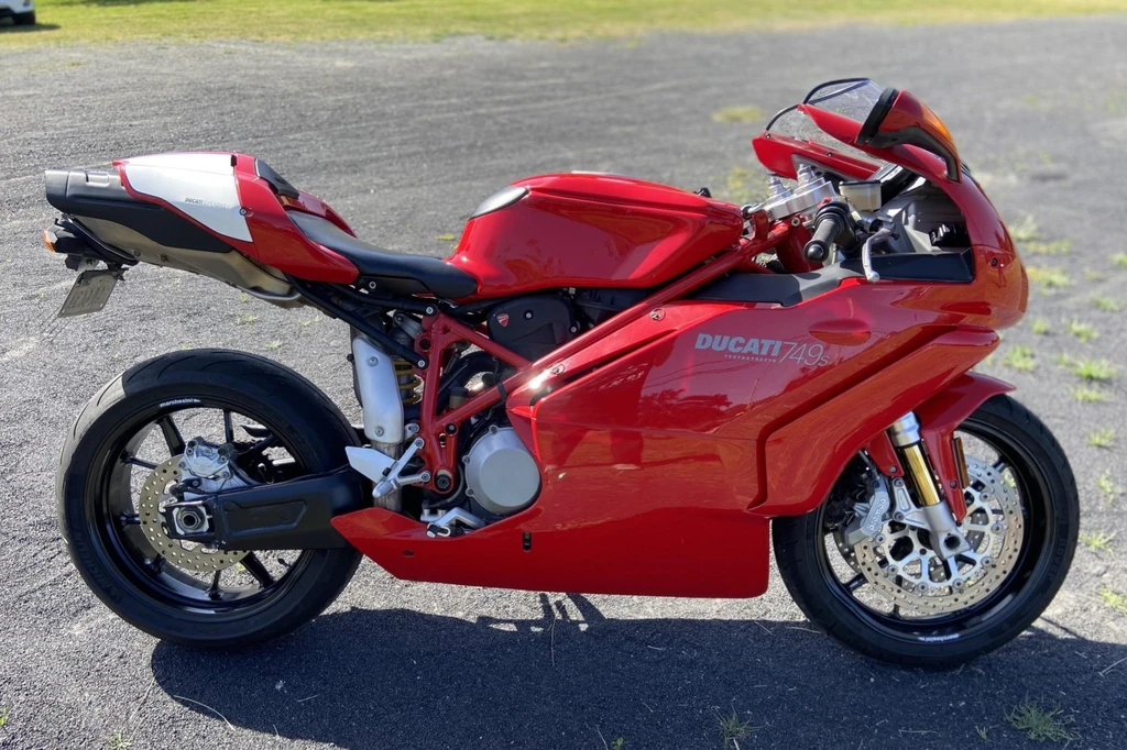 Ducati 749S (2006)