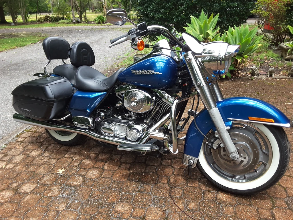 Harley Davidson FLHRS/I Road King Custom (2006)