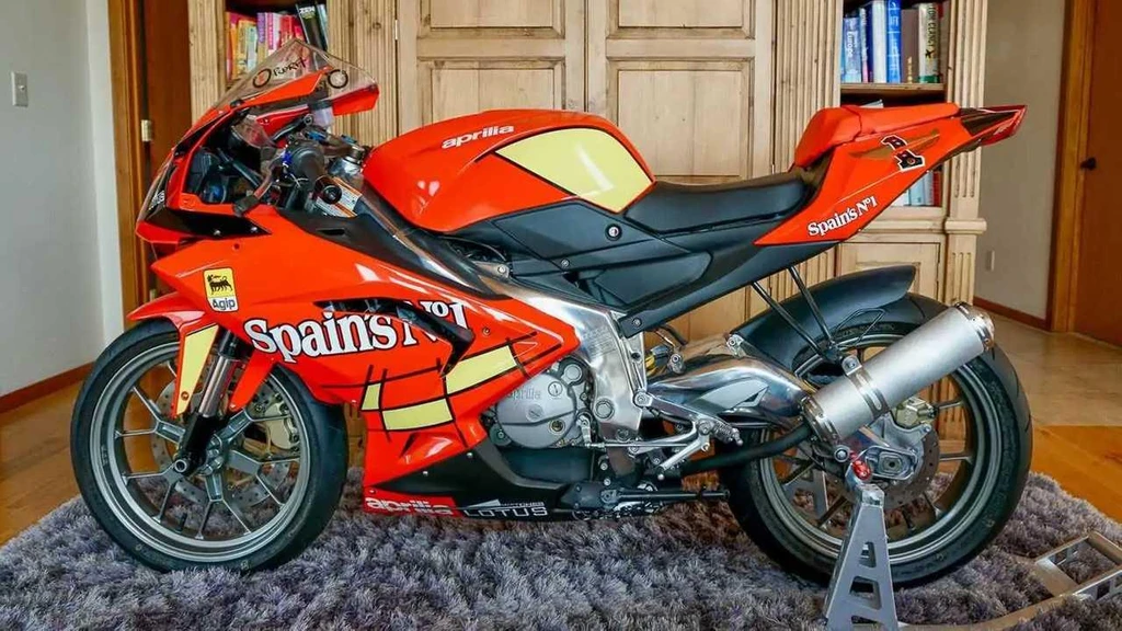 Aprilia RS 125 R Lorenzo Replica (2007)
