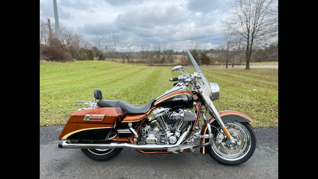 Harley Davidson FLHR-SE4 Screamin Eagle Road King CVO (2008)